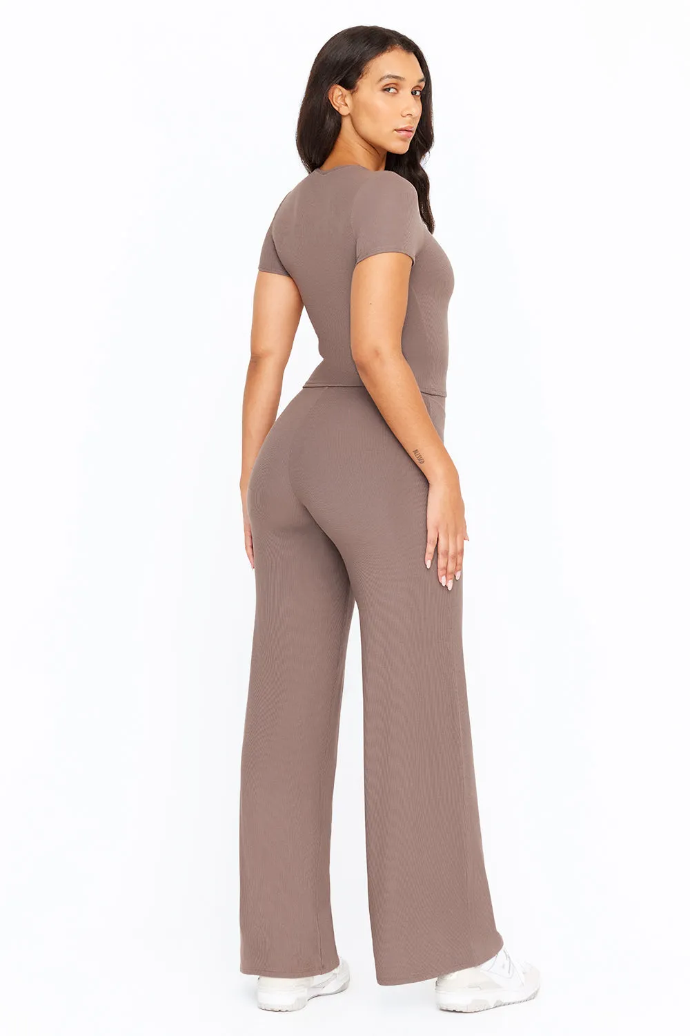 365 SCULPTING LOUNGE SHORT SLEEVE T-SHIRT - MOCHA