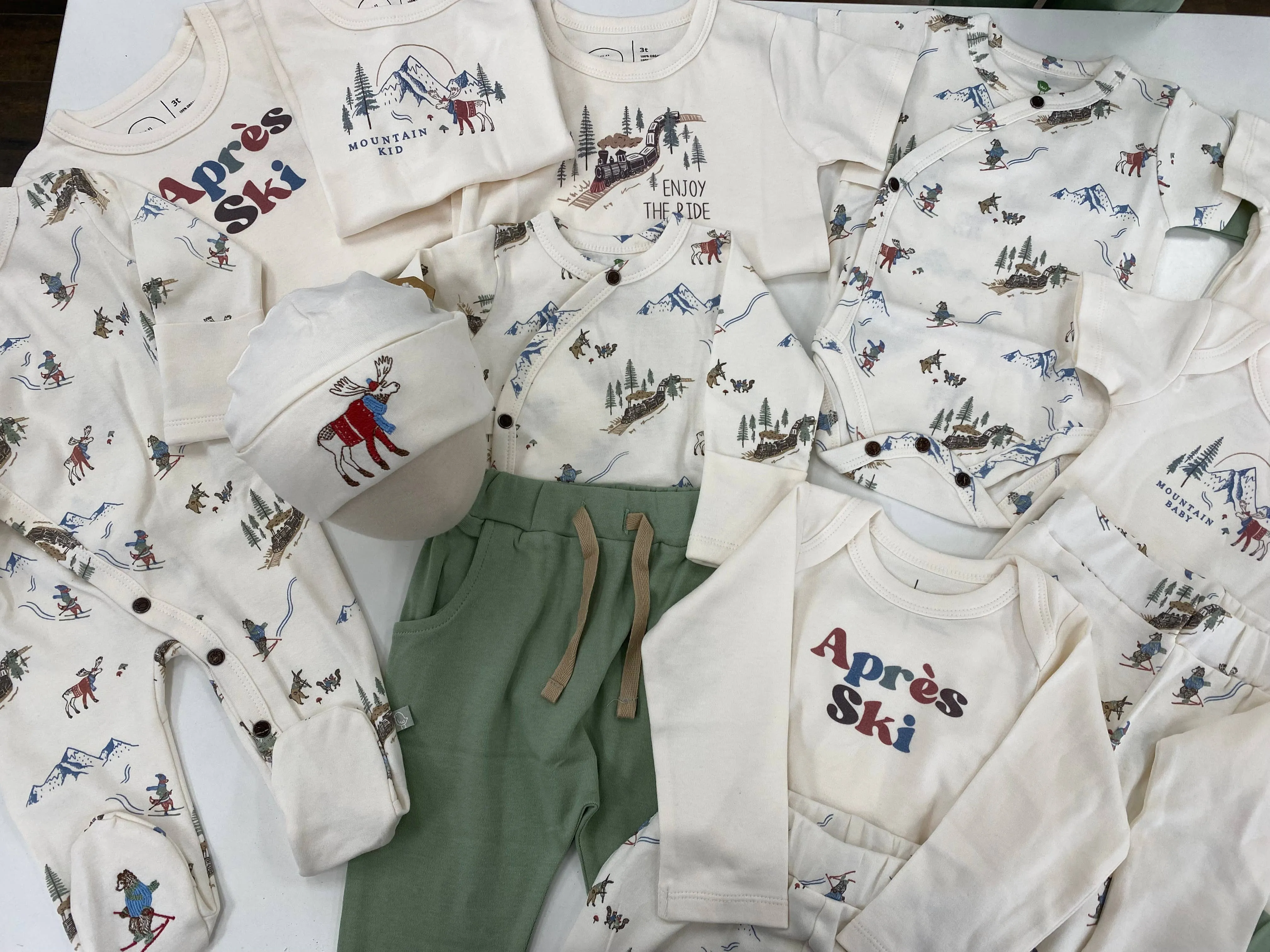 Baby kid lounge pants | basil green