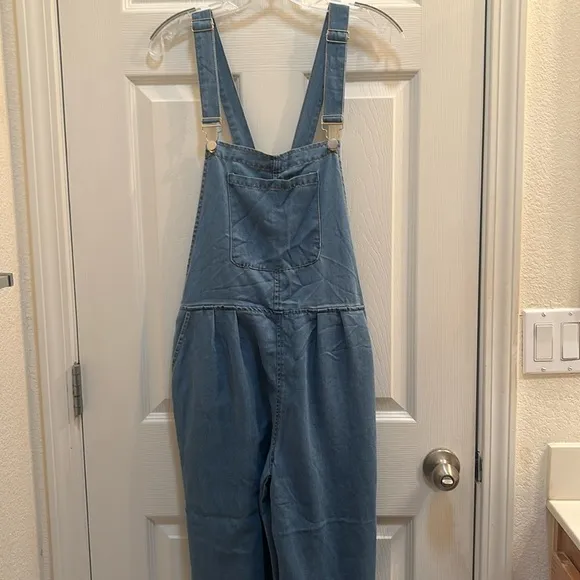 Denim Overalls Super soft wide leg Women’s size L Jean bib overalls overalls