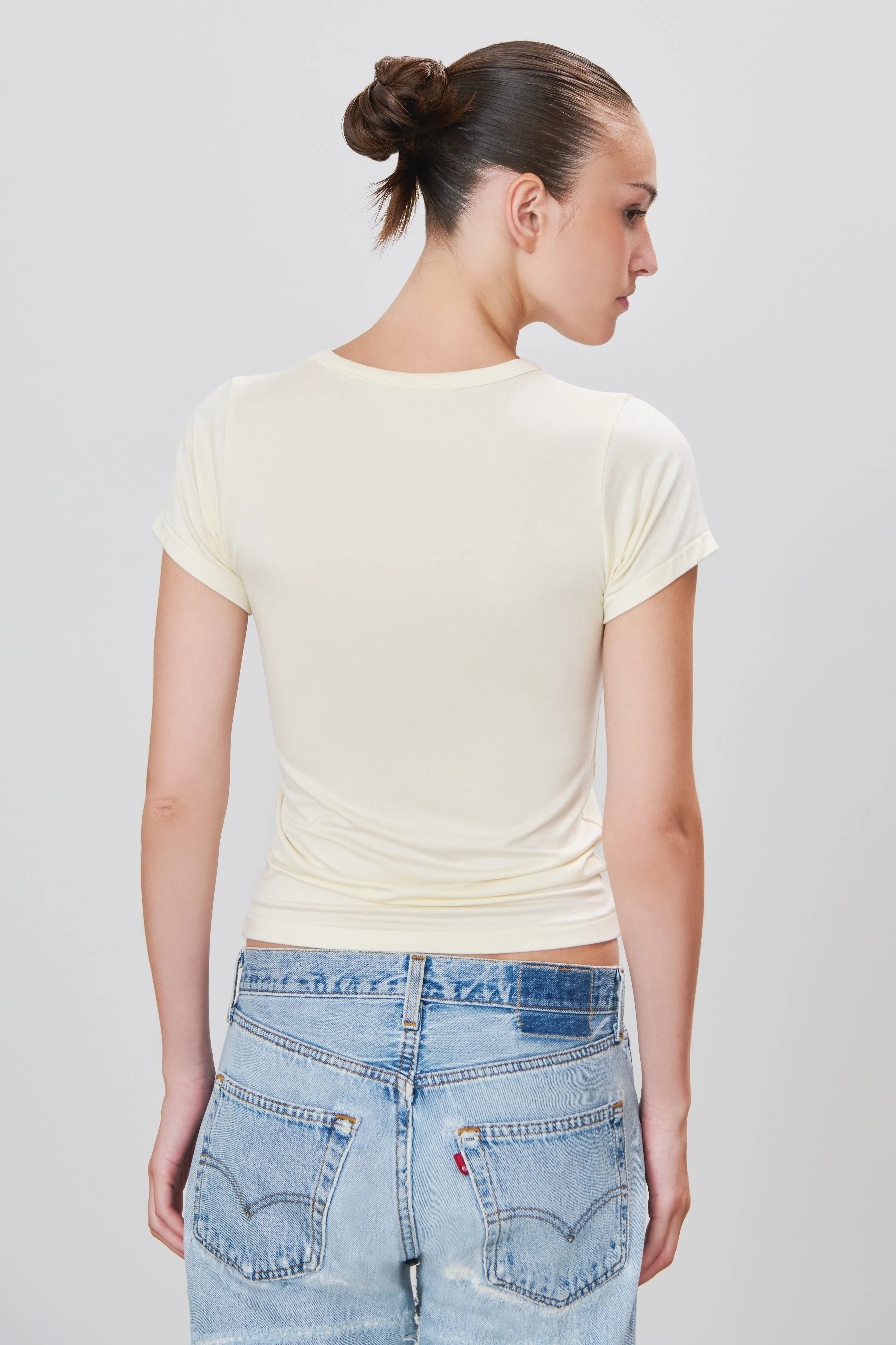FITTED CREWNECK SHORT SLEEVE T-SHIRT