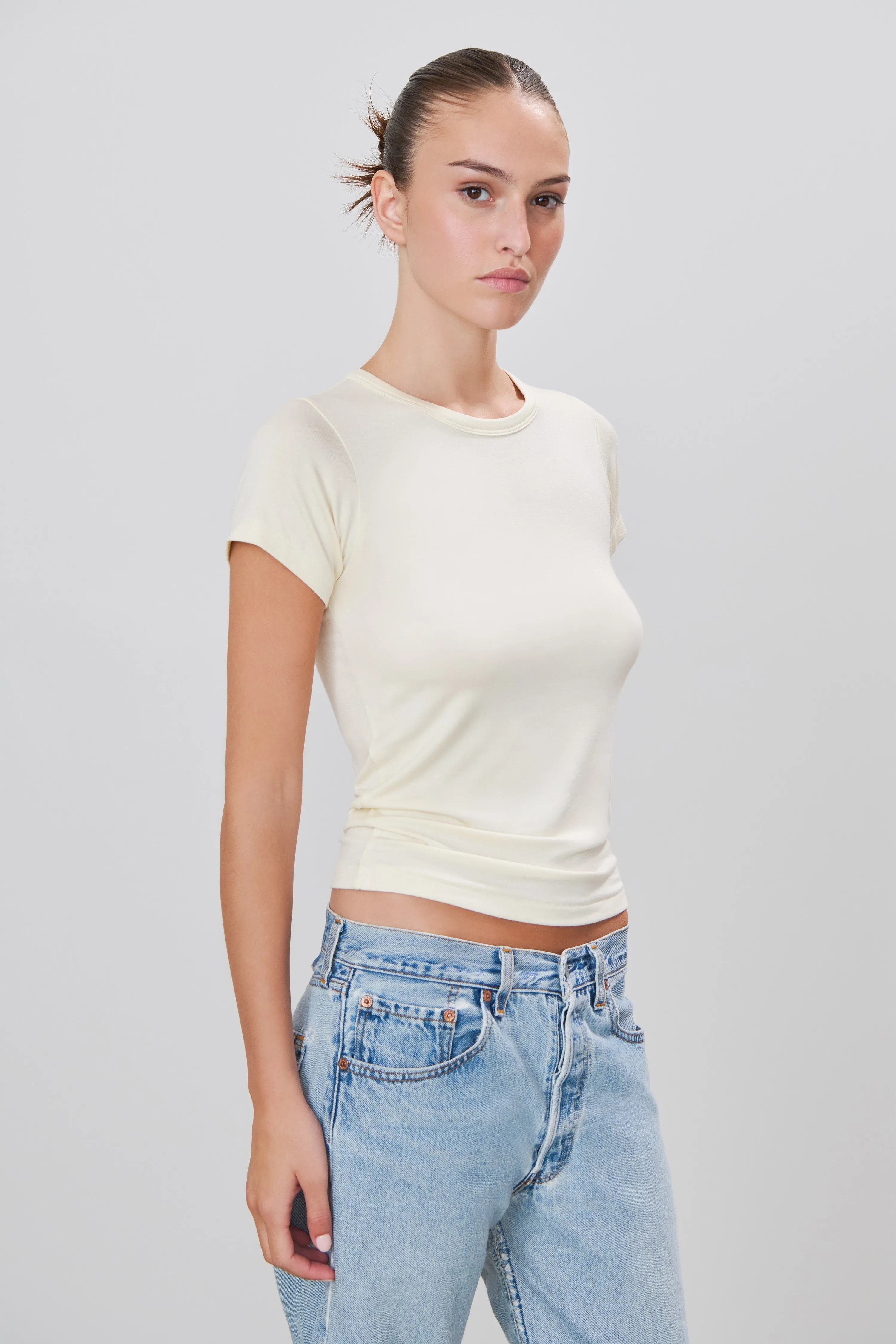 FITTED CREWNECK SHORT SLEEVE T-SHIRT