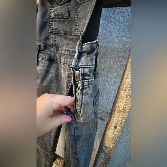 Free People dark gray wash denim overalls size 24 EUC!!!!
