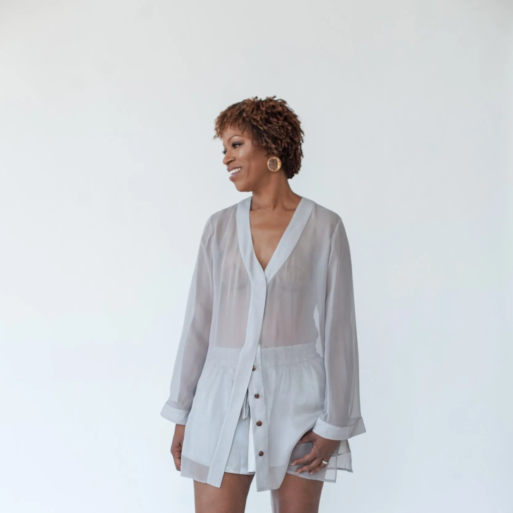 LOLA SILK SHORT IN ARGENTO