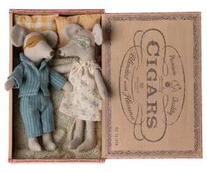 MAILEG Mum & Dad in Cigar Box