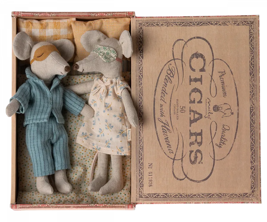 MAILEG Mum & Dad in Cigar Box
