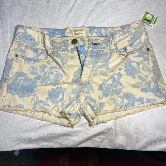 New Current/Elliot Denim Shorts Jean Rose Print Two Tone Cutoff Frayed Rare