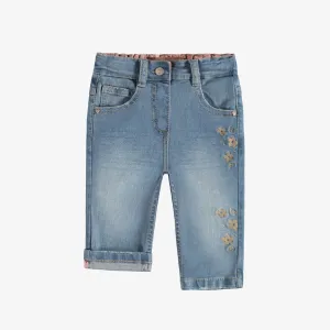 Pantalon coupe étroite en denim extensible avec broderies de fleurs, bleu pâle, bébé || Light blue stretch denim pants with flower embroidery, slim fit, baby 