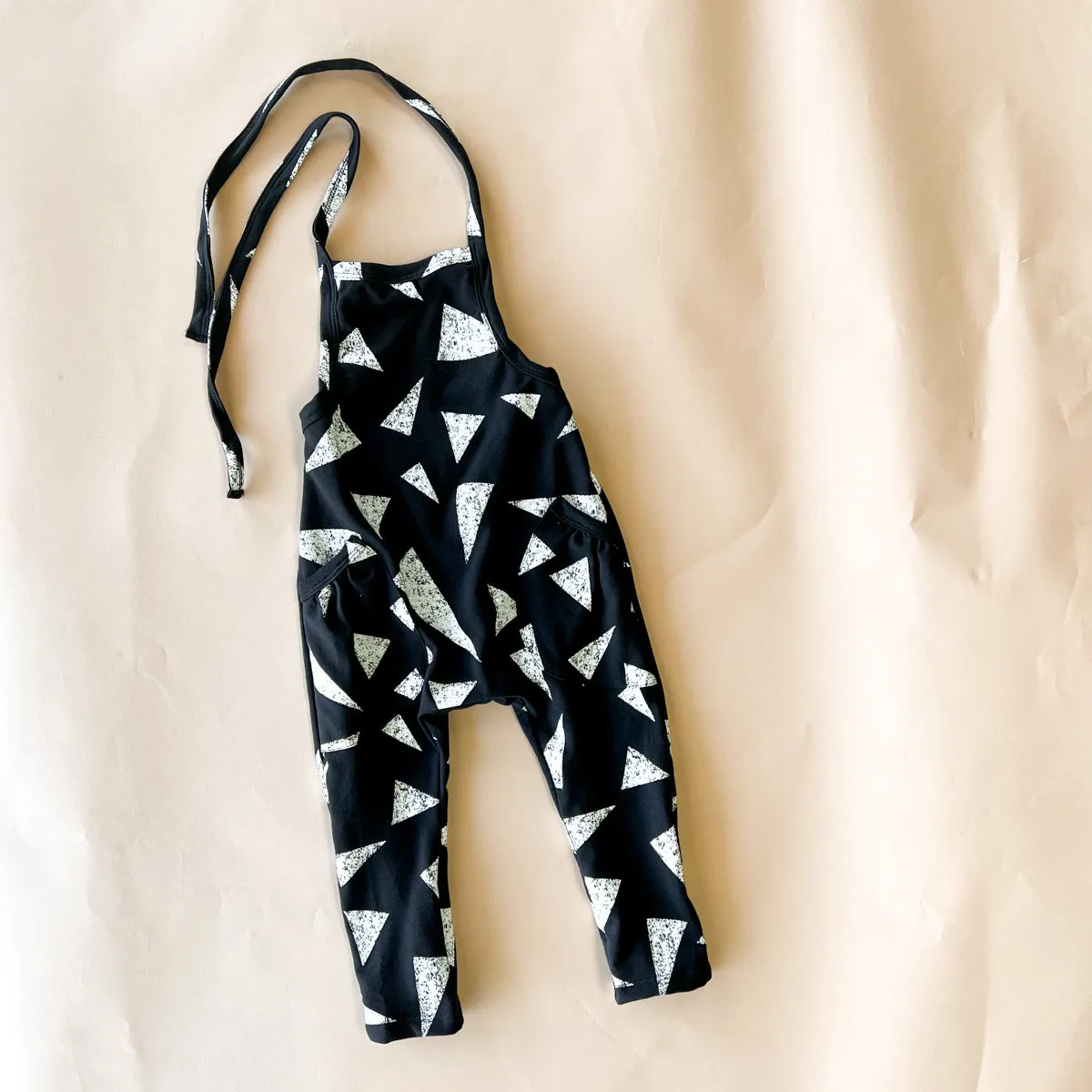 Peyton | Triangle | Black