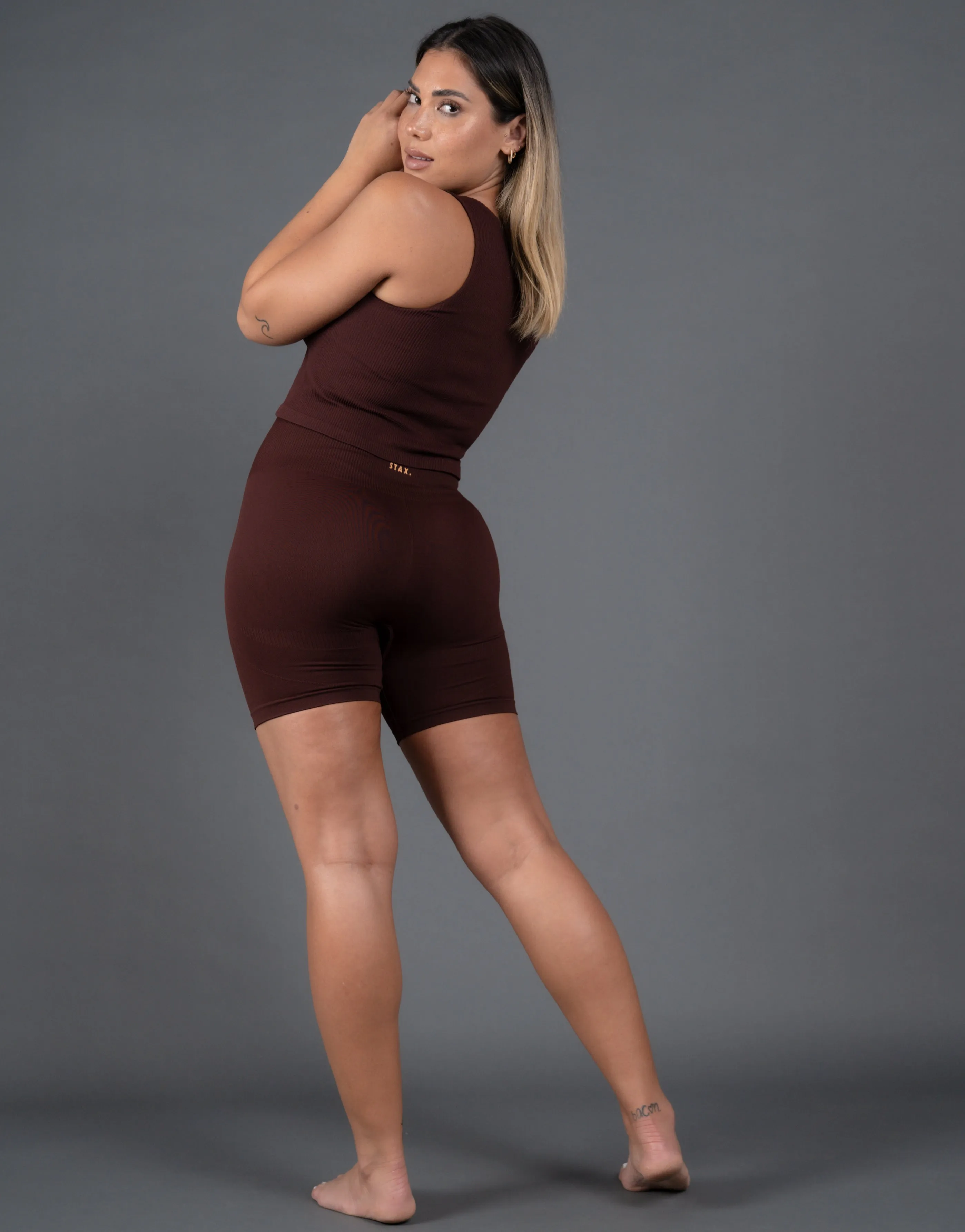 Premium Seamless V5 Cropped Singlet Lounge - Gliese (Brown)