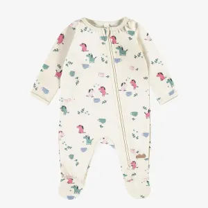 Pyjama une pièce crème à motifs de tasses et chevaux, naissance || Cream one piece pajamas with cups and horses all over print, newborn