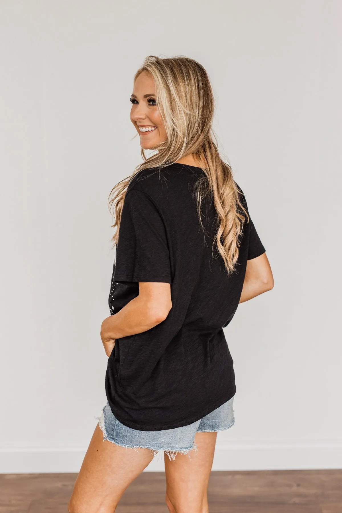 "Mama Knows Best" Distressed Graphic Tee- Black