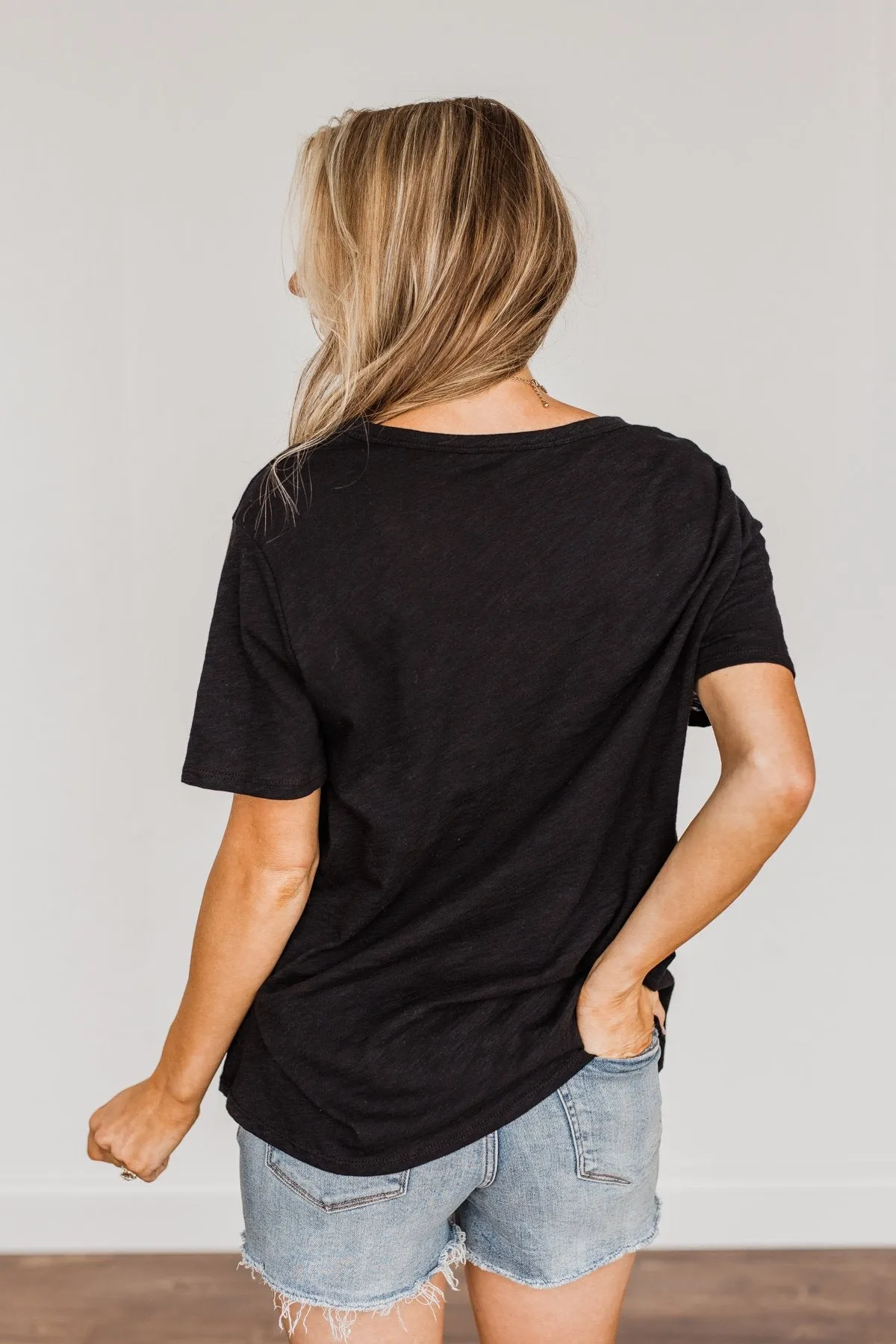 "Mama Knows Best" Distressed Graphic Tee- Black