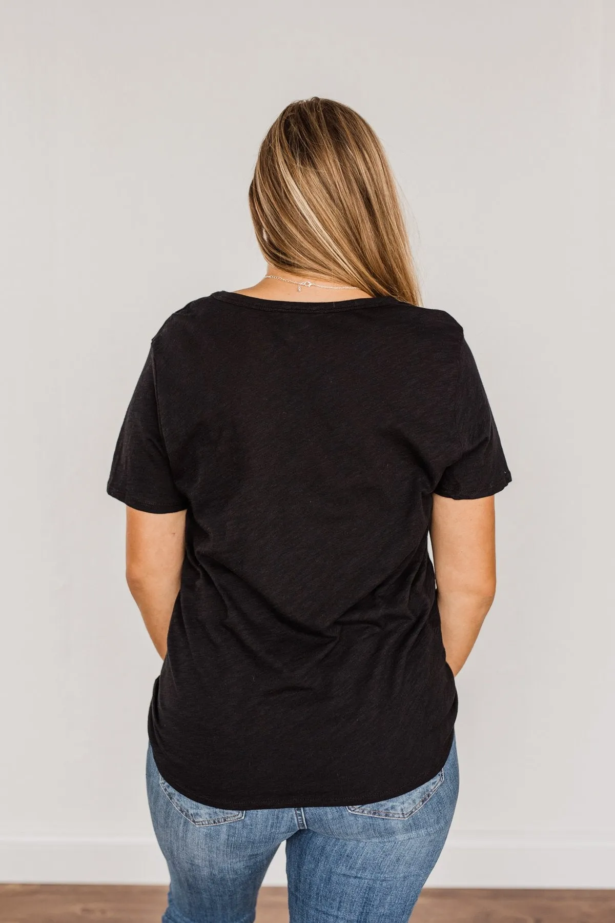 "Mama Knows Best" Distressed Graphic Tee- Black